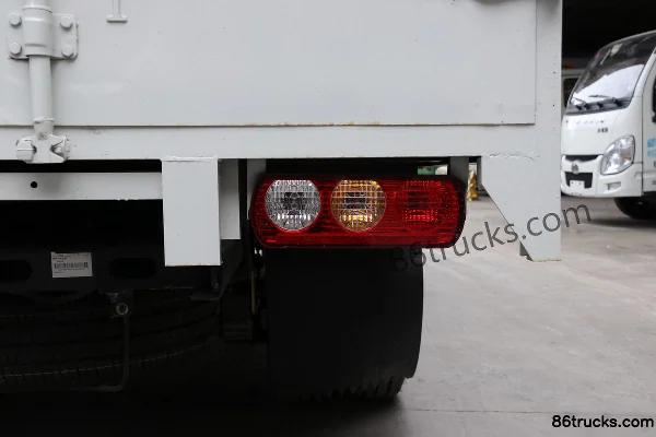 Yuejin Fuxing S100V 116 hp 4X2(6 wheels) 3.02m double-row van truck (hydraulic brake) Body (2) | 86Trucks