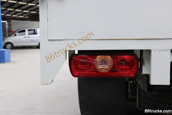 Yuejin Fuxing S100V 116 hp 4X2(6 wheels) 3.02m double-row van truck (hydraulic brake) Body (1) | 86Trucks