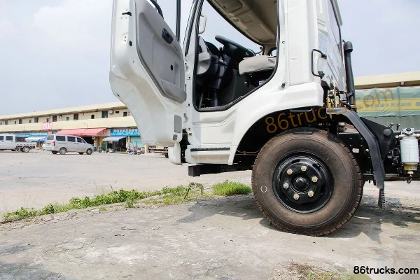 Dongfeng Commercial Vehicle Tianjin KS 130hp 4X2(6 wheels) 4.1m Single Row Flatbed Light Truck (Fast Gear) Cab (3) | 86Trucks