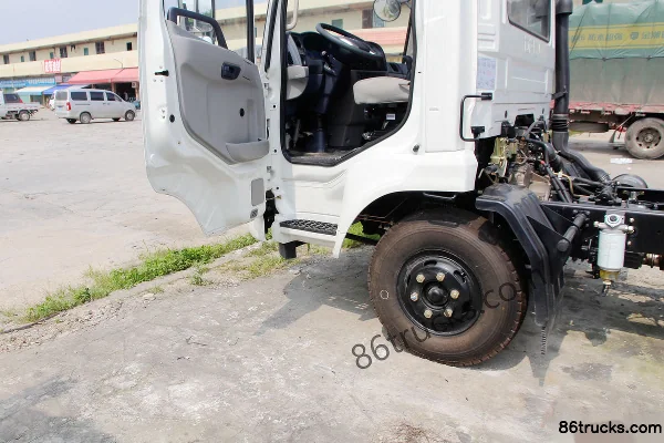 Dongfeng Commercial Vehicle Tianjin KS 130hp 4X2(6 wheels) 4.1m Single Row Flatbed Light Truck (Fast Gear) Cab (2) | 86Trucks