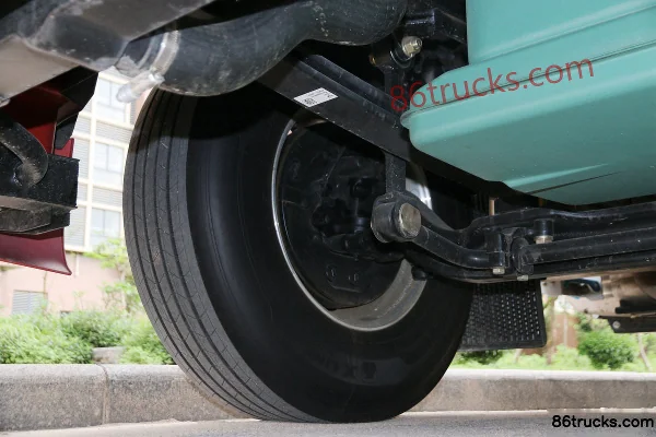 FAW Jiefang J7 Heavy Truck 550 hp 6X2R AMT Automatic Tractor Truck Chassis (1) | 86Trucks