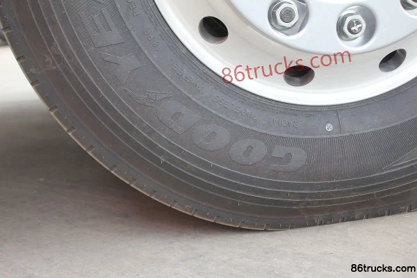 FAW Jiefang J7 heavy truck 550hp 6X4(10 wheels) tractor truck Chassis (3) | 86Trucks