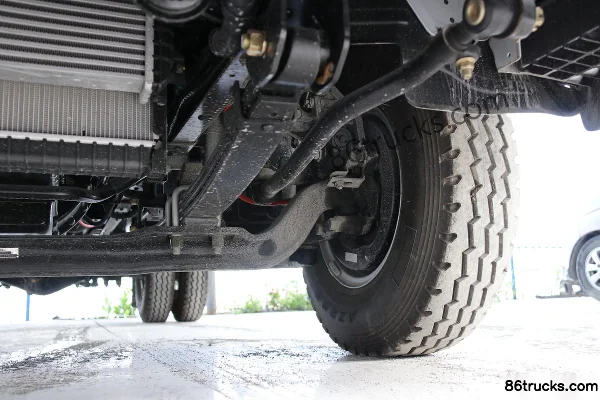 Foton Auling Xinjieyun 156hp 4X2(6 wheels) 3.83m semi-row railed light truck Chassis (3) | 86Trucks