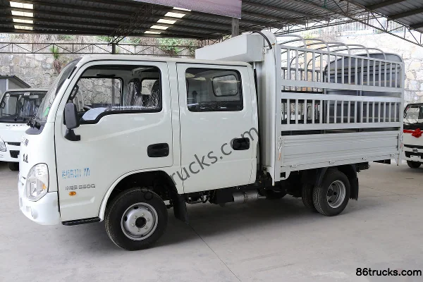 Yuejin Xiaofuxing S50 1.8L 68hp 4X2(6 wheels) Diesel 2.4m Double Row Stake Truck Exterior (3) | 86Trucks