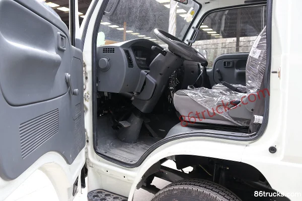 Yuejin Xiaofuxing S50 1.8L 68hp 4X2(6 wheels) Diesel 2.4m Double Row Stake Truck Cab (1) | 86Trucks