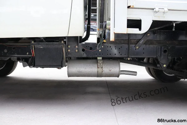 Yuejin Xiaofuxing S50 1.8L 68hp 4X2(6 wheels) Diesel 2.4m Double Row Stake Truck Chassis (1) | 86Trucks