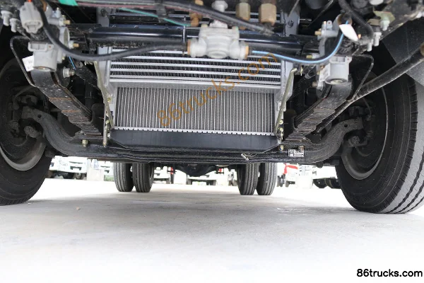 Yuejin Shangjun X100-28 102hp 4X2(6 wheels) 3.22m row-half flatbed light truck Chassis (1) | 86Trucks