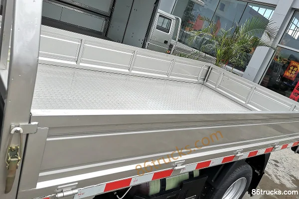 Tangjun Ouling Sailing F3 1.2L 88 hp 4X2(6 wheels) Gasoline/CNG 3.08m Single Row Flatbed Mini Truck Chassis (1) | 86Trucks