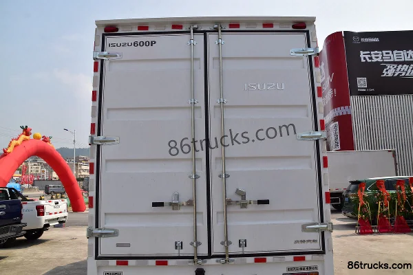 Qingling Isuzu KV600 130hp 4X2(6 wheels) 4.17m Single Row Van Light Truck Body (3) | 86Trucks