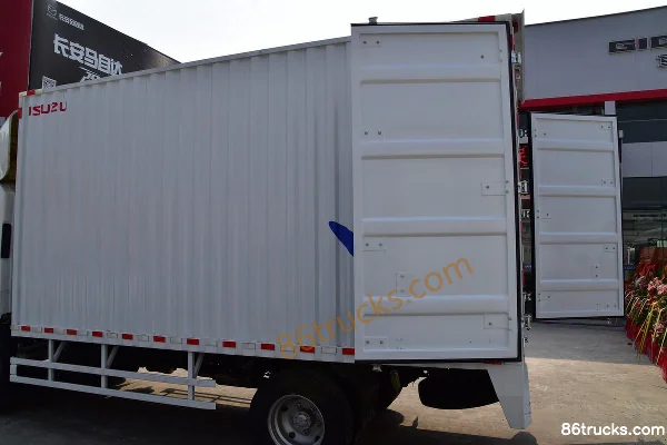Qingling Isuzu KV600 130hp 4X2(6 wheels) 4.17m Single Row Van Light Truck Body (2) | 86Trucks