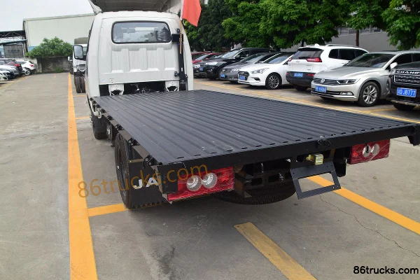 JAC Kaida X5 version prestige 1,5 L 110 ch 4X2(6 roues) mini camion porteur à ridelles 3,5 m cabine simple Carrosserie (1) | 86Trucks