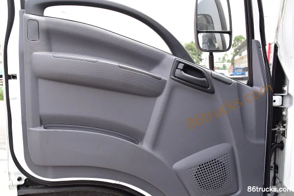 Isuzu 700P 190 hp 4X2(6 wheels) 5.653m single-row van cargo truck Cab (3) | 86Trucks