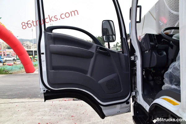 Isuzu 700P 190 hp 4X2(6 wheels) 5.653m single-row van cargo truck Cab (1) | 86Trucks