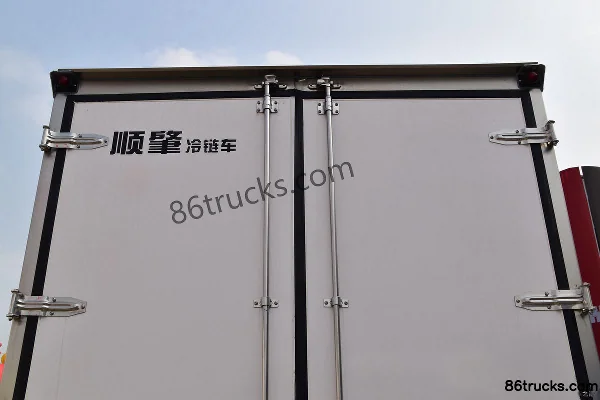 Isuzu 700P 190 hp 4X2(6 wheels) 5.653m single-row van cargo truck Body (2) | 86Trucks