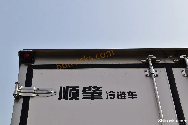 Isuzu 700P 190 hp 4X2(6 wheels) 5.653m single-row van cargo truck Body (1) | 86Trucks