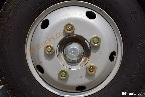 Qingling Isuzu KV600 130 hp 4X2(6 wheels) 4.17m single-row van light truck (oil brake) Chassis (2) | 86Trucks