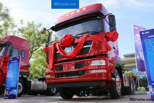 Sinotruk Steyr D7B Heavy Truck 400hp 6X4(10 wheels) Tractor Truck Exterior (3) | 86Trucks