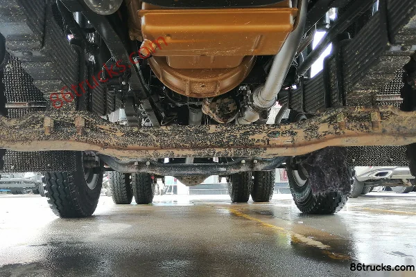 Dongfeng Liuqi New Chenglong M3 185 hp 6X2(8 wheels) 5m dump truck Chassis (1) | 86Trucks