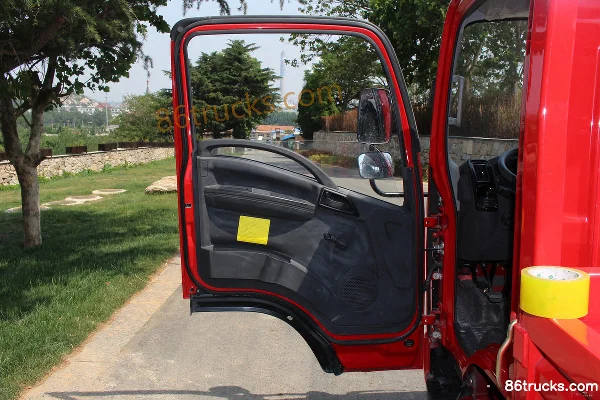 FAW Jiefang HuVR 130hp 4X2(6 wheels) 4.2m Single Row Flatbed Light Truck Cab (2) | 86Trucks
