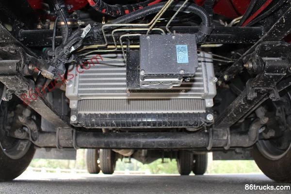 FAW Jiefang HuVR 130hp 4X2(6 wheels) 4.2m Single Row Flatbed Light Truck Chassis (1) | 86Trucks