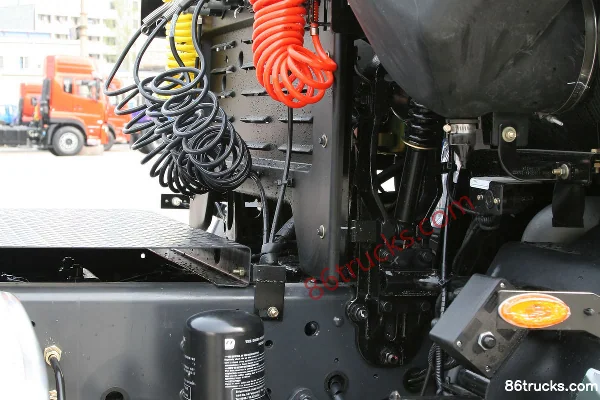 Dongfeng Commercial Vehicle Tianlong tracteur routier 420 ch 6X4(10 roues) (Black Diamond) Châssis (2) | 86Trucks