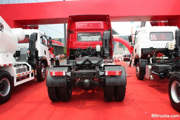 XCMG Qilong Heavy Truck 336 hp 6X2(8 wheels) Tractor Truck Exterior (3) | 86Trucks