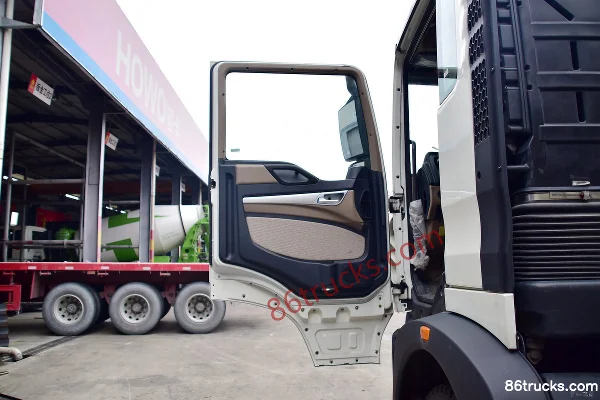 Sinotruk HOWO T5G 340 hp 6X4(10 wheels) 5.99m³ Concrete Mixer Truck Cab (1) | 86Trucks