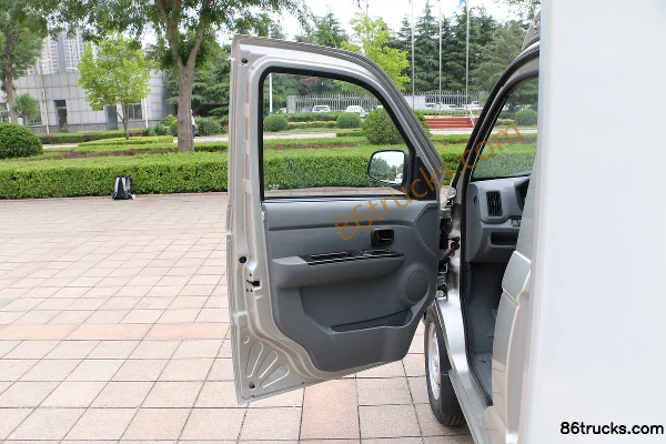 Foton Xiangling V 1,5 L 115 ch 4X2(6 roues) essence camion léger fourgon 3,05 m cabine simple (China VI) (1) | 86Trucks