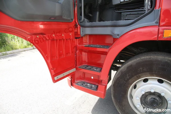 XCMG Hanfeng G7 400 ch 8X4(12 roues) 9,5 m camion porteur pour bétail Cabine (1) | 86Trucks