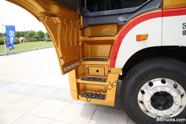 XCMG Hanfeng G9 550hp 6X4(10 wheels) tractor truck (hydraulic retarder) Cab (2) | 86Trucks