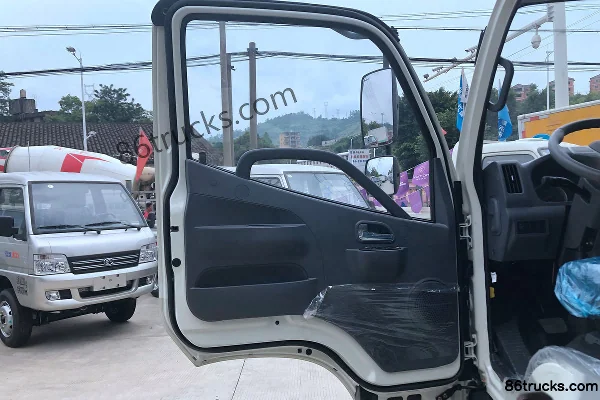 Foton Times M2 110 hp 4X2(6 wheels) 3.22m double-row flatbed light truck Cab (1) | 86Trucks