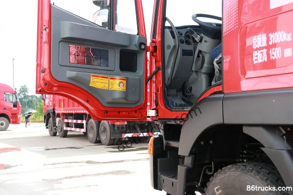 SAIC Hongyan Genlyon C100 Heavy Truck 350 hp 8X4(12 wheels) 8.6m Dump Truck Cab (1) | 86Trucks