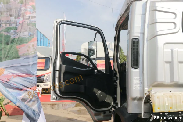 Foton Times Leading 6 156hp 4X2(6 wheels) 4.2m Single-row Flatbed Light Truck Cab (1) | 86Trucks
