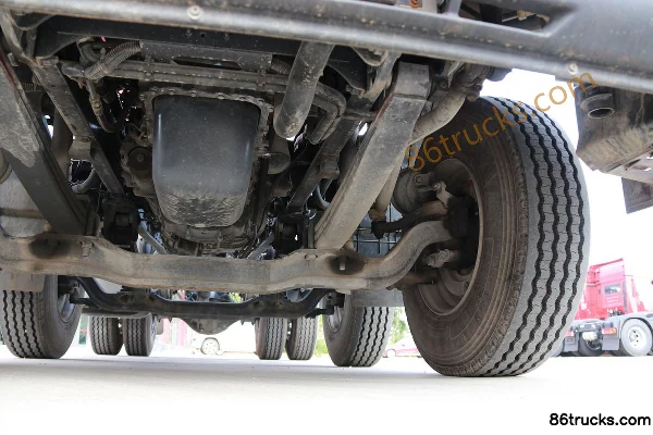 SAIC Hongyan Genlyon M100 Heavy Truck 390 hp 6X2(8 wheels) Tractor Truck (Flat Top) Chassis (3) | 86Trucks