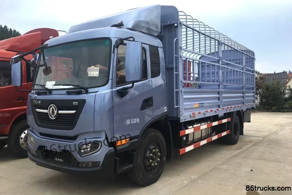 Dongfeng Commercial Vehicle Tianjin KR Medium Truck 180 hp 4X2(6 wheels) 6.8m Crew Cab Stake Truck (Beijing V II) Exterior (2) | 86Trucks