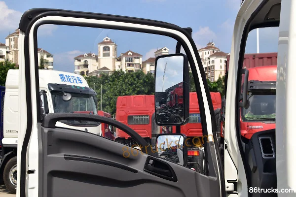 Dongfeng Liuqi Chenglong L2 127hp 4X2(6 wheels) 4.165m Single Row Box Truck Light Truck Cab (3) | 86Trucks