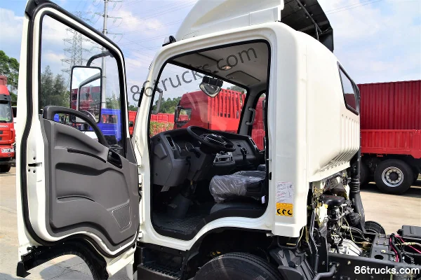 Dongfeng Liuqi Chenglong L2 127hp 4X2(6 wheels) 4.165m Single Row Box Truck Light Truck Cab (1) | 86Trucks