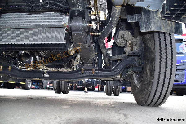 Dongfeng Liuqi Chenglong L2 127hp 4X2(6 wheels) 4.165m Single Row Box Truck Light Truck Chassis (3) | 86Trucks