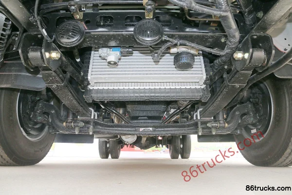 Foton Aumark Express 131 hp 4X2(6 wheels) 4.14m single-row van light truck (air brake) Chassis (2) | 86Trucks