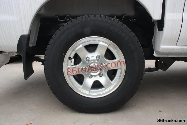 Zhengzhou Nissan 2011 standard 2.4L essence double cabine pick-up Carrosserie (3) | 86Trucks