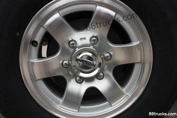 Zhengzhou Nissan 2011 standard 2.4L essence double cabine pick-up Carrosserie (2) | 86Trucks