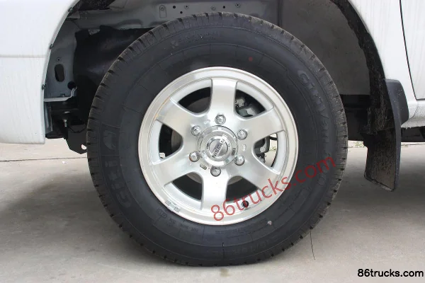 Zhengzhou Nissan 2011 standard 2.4L essence double cabine pick-up Carrosserie (1) | 86Trucks
