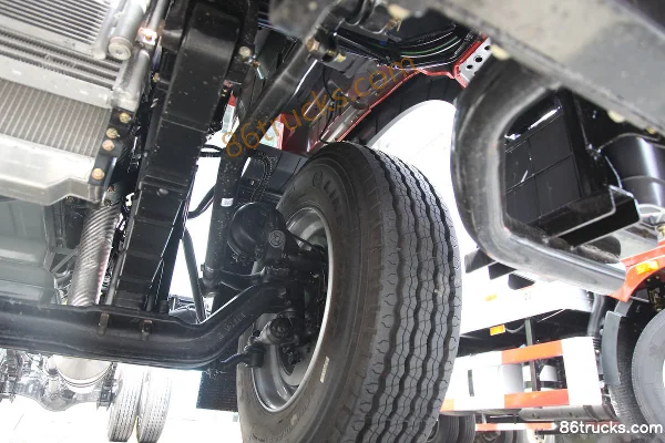 FAW Jiefang Qingdao Long VH Medium Truck 220 hp 4X2(6 wheels) 6.75m Stake Truck Chassis (3) | 86Trucks