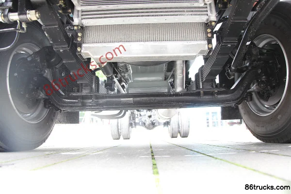 FAW Jiefang Qingdao Long VH Medium Truck 220 hp 4X2(6 wheels) 6.75m Stake Truck Chassis (2) | 86Trucks