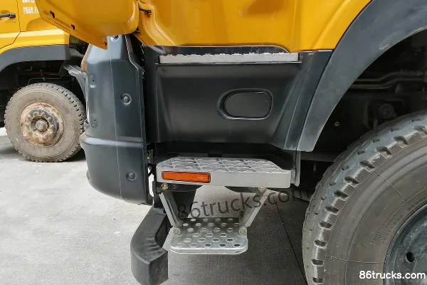 Dongfeng Commercial Vehicle Tianlong KC Heavy Truck 340 hp 8X4(12 wheels) 5.8m Dump Truck (Hande Axle) Cab (3) | 86Trucks