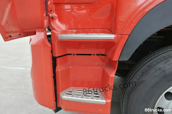 Dongfeng Commercial Vehicle Tianlong VL Heavy Truck 260hp 6X2(8 wheels) 9.6m Box Cargo Truck Cab (3) | 86Trucks