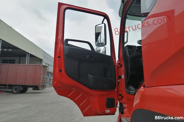 Dongfeng Commercial Vehicle Tianlong VL Heavy Truck 260hp 6X2(8 wheels) 9.6m Box Cargo Truck Cab (1) | 86Trucks