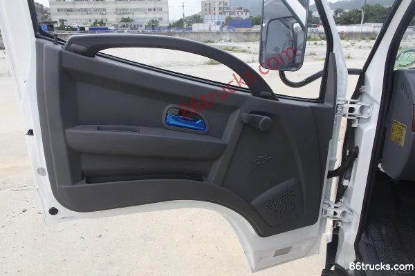 Tangjun Ouling Small BMW 1.5L 108 hp 4X2(6 wheels) Gasoline 3.02 m Double Row Flatbed Mini Truck Cab (2) | 86Trucks