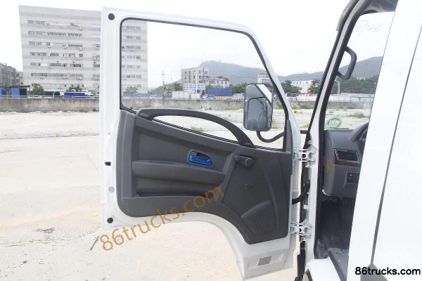 Tangjun Ouling Small BMW 1.5L 108 hp 4X2(6 wheels) Gasoline 3.02 m Double Row Flatbed Mini Truck Cab (1) | 86Trucks