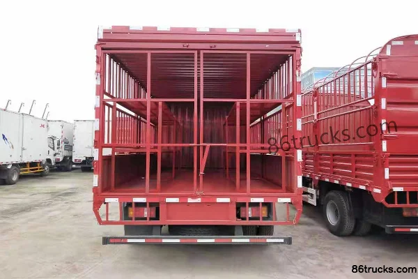 Sinotruk HOWO Tongshuai 154 hp 4X2(6 wheels) 4.15m Single Row Beekeeping Truck Exterior (2) | 86Trucks